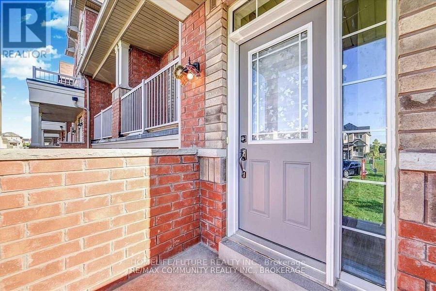 84 Wimbledon Court, Whitby, Ontario  L1P 0A6 - Photo 2 - E13720266