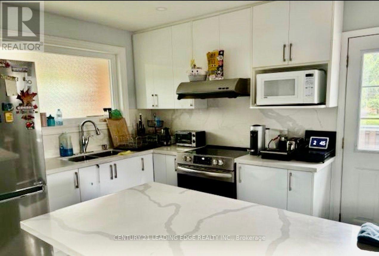 301 Rossland Road W, Whitby, Ontario  L1N 3H8 - Photo 2 - E13720292
