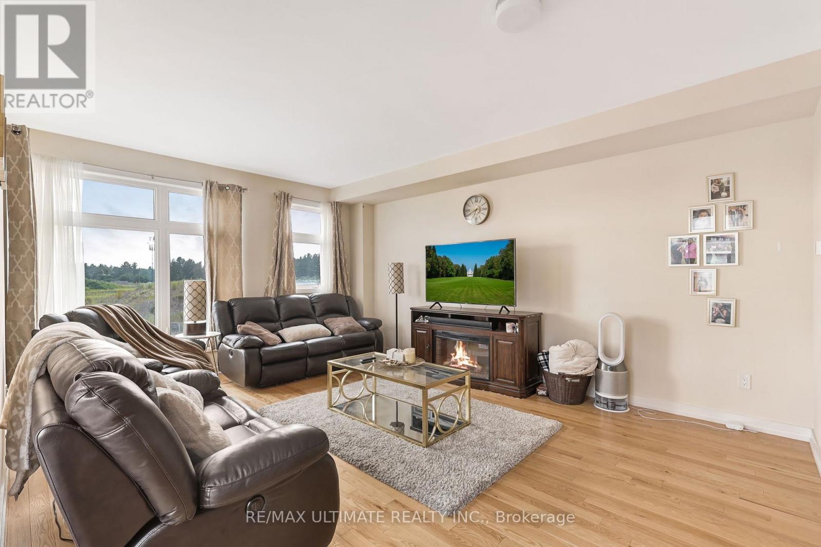 2632 Castlegate Crossing Drive, Pickering, Ontario  L1X 0H6 - Photo 6 - E13720312