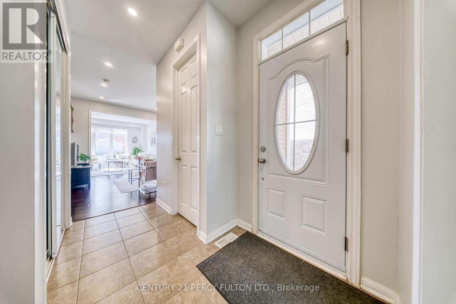 1749 Liatris Drive, Pickering, Ontario  L1X 0B2 - Photo 4 - E13720332