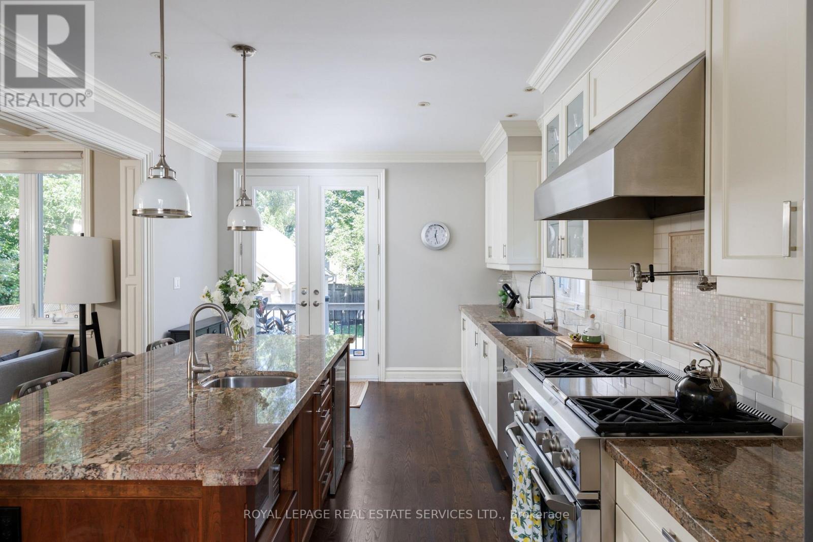4 Springbrook Gardens, Toronto, Ontario  M8Z 3B3 - Photo 18 - W13720274
