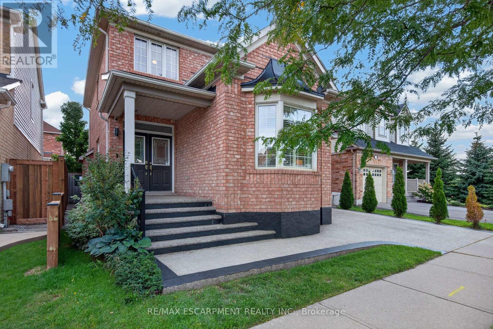 755 Rayner Court, Milton, Ontario  L9T 0P1 - Photo 3 - W13720282