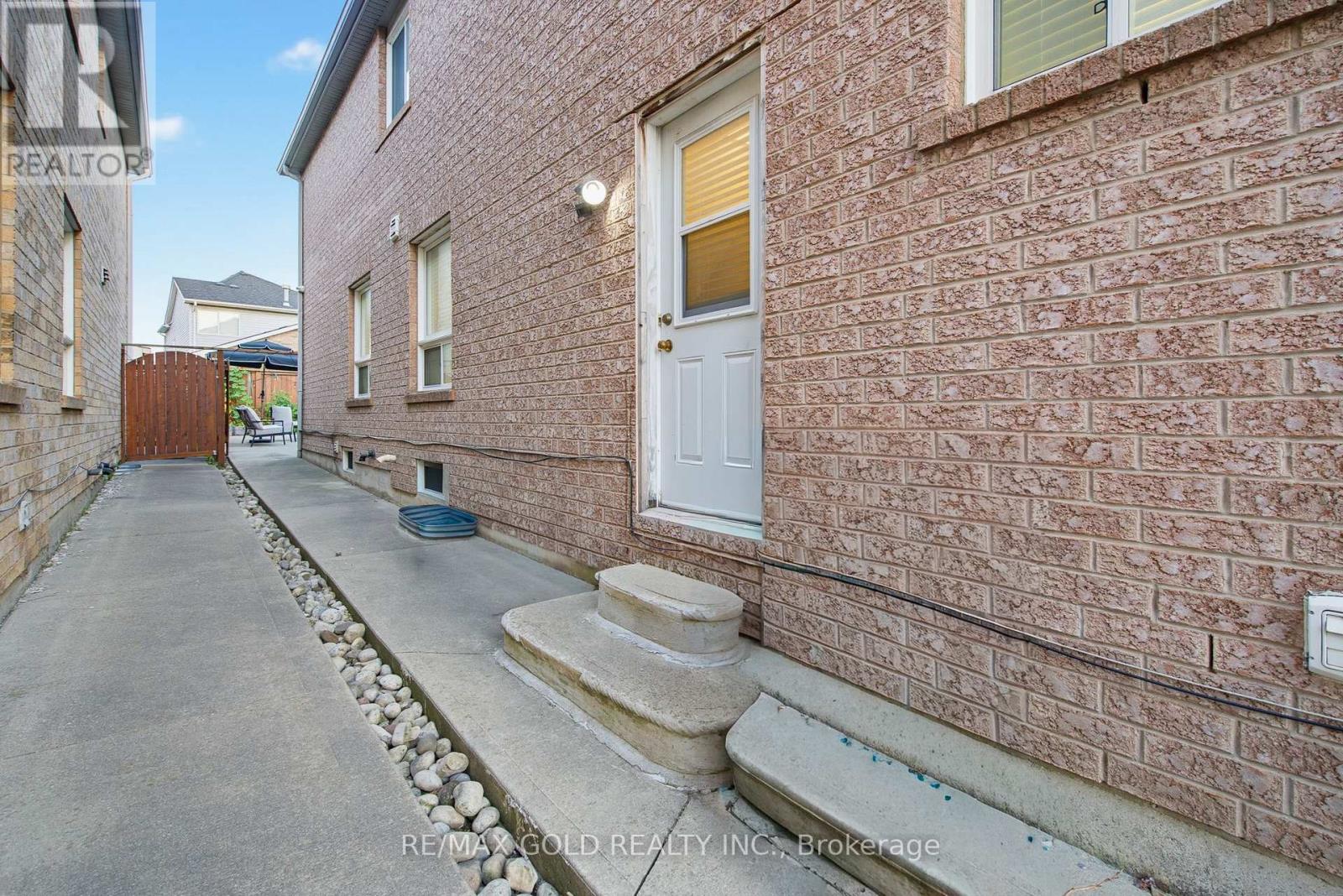 46 Sand Cherry Crescent, Brampton, Ontario  L6R 3B1 - Photo 33 - W13720330