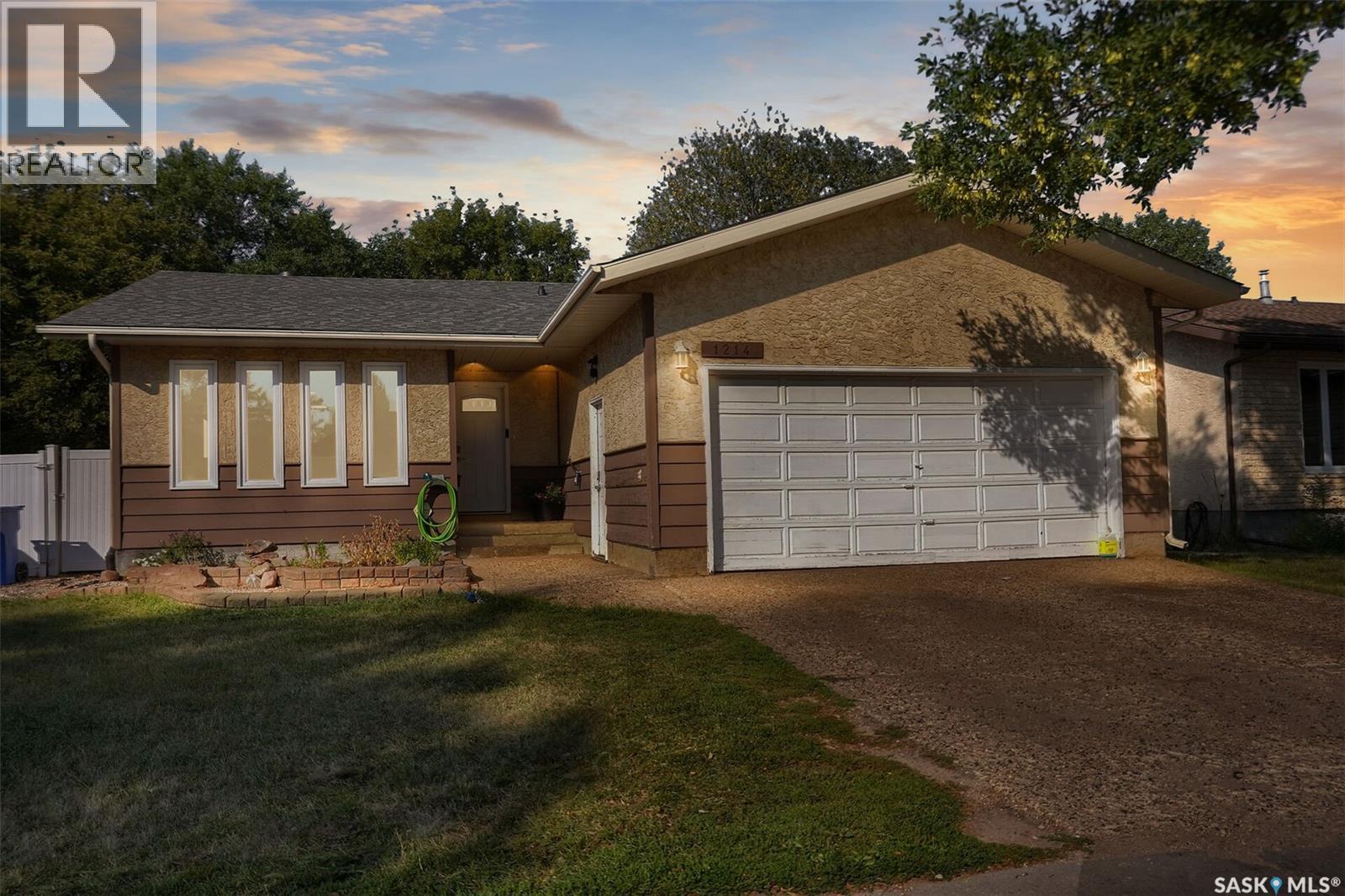 1214 Devonshire Drive N, Regina, Saskatchewan  S4X 3E1 - Photo 1 - SK046605