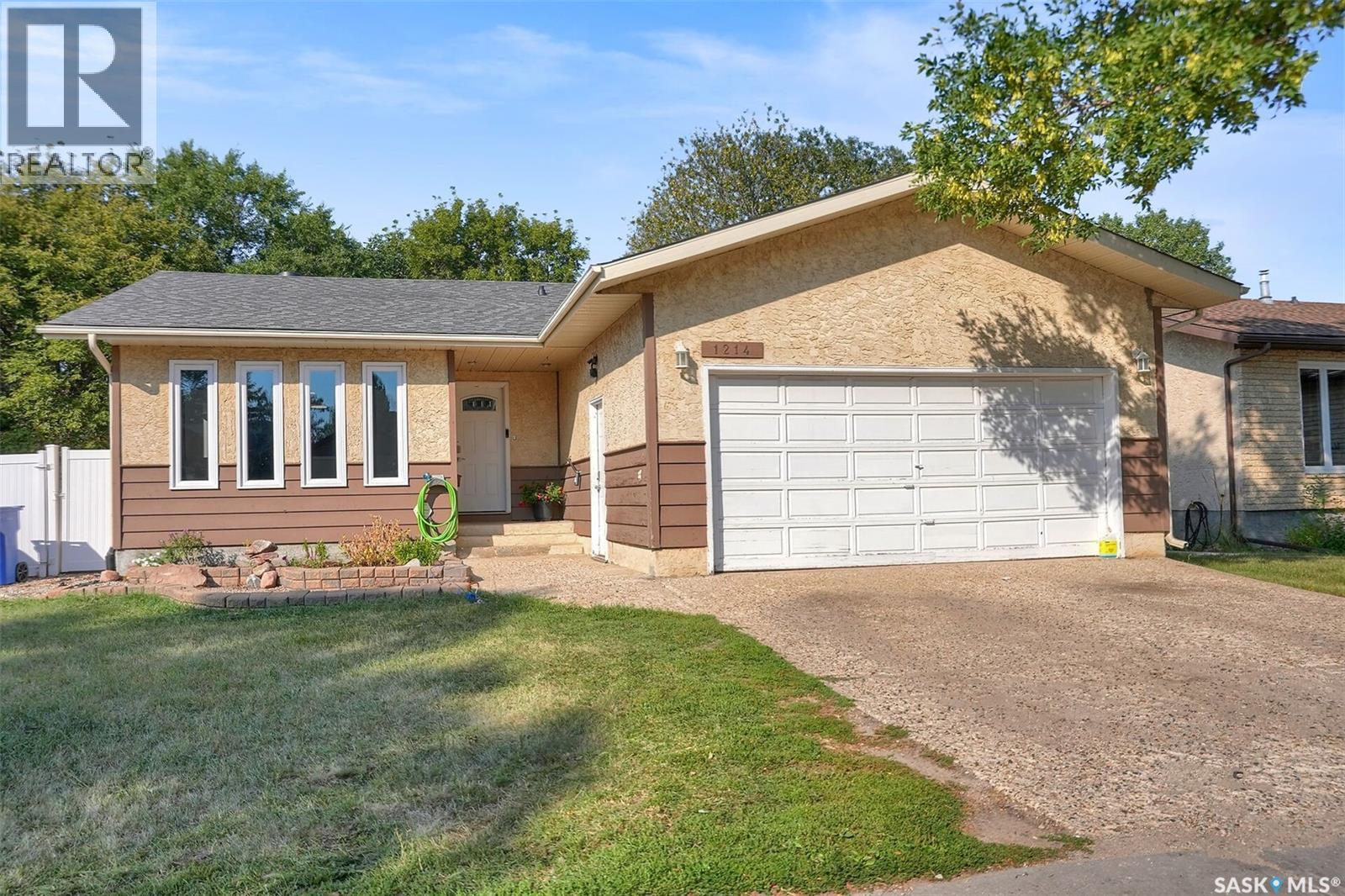 1214 Devonshire Drive N, Regina, Saskatchewan  S4X 3E1 - Photo 2 - SK046605