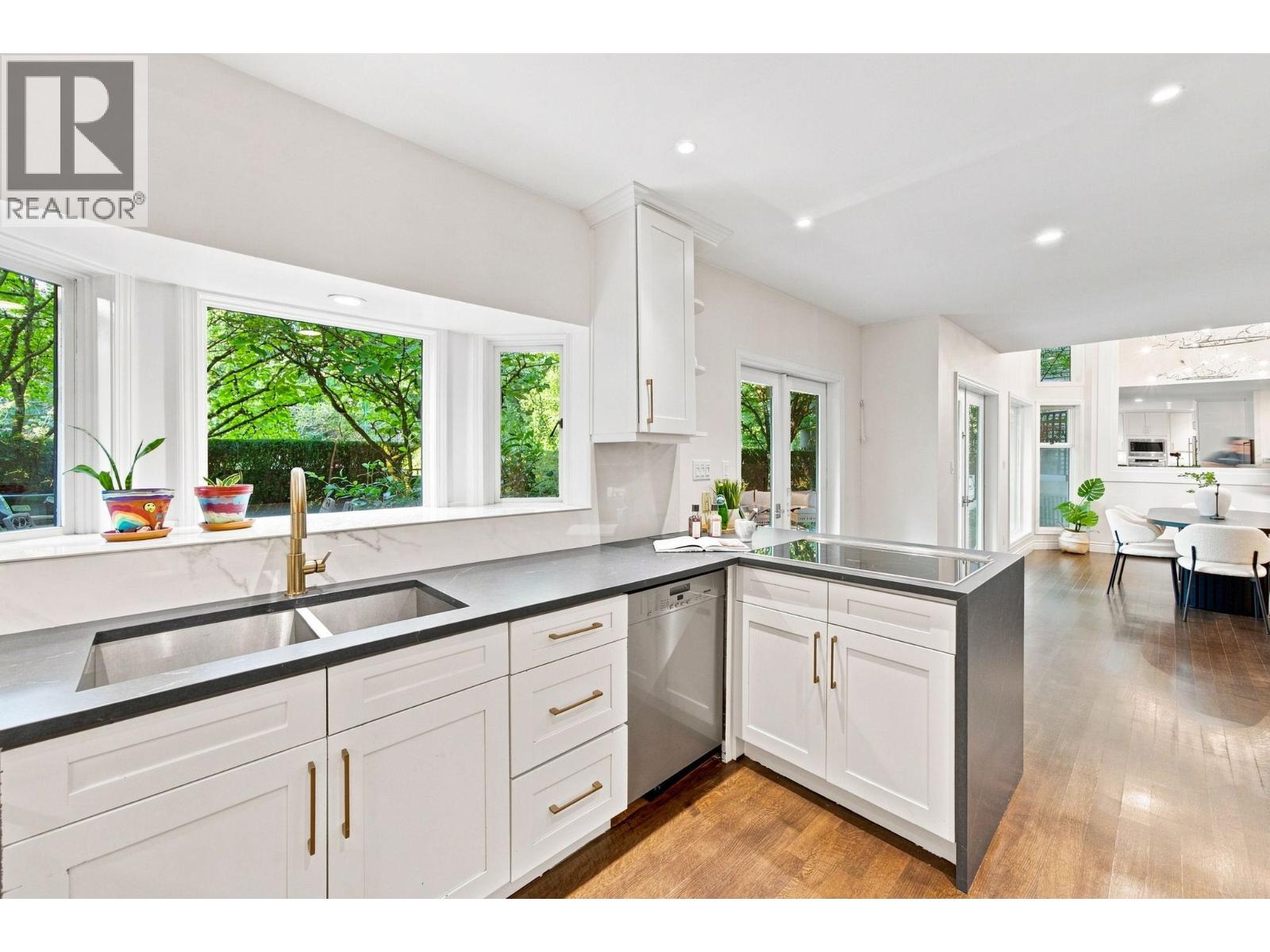 4245 Nautilus Close, Vancouver, British Columbia V6R 4L1 - Photo 8 - R3159477