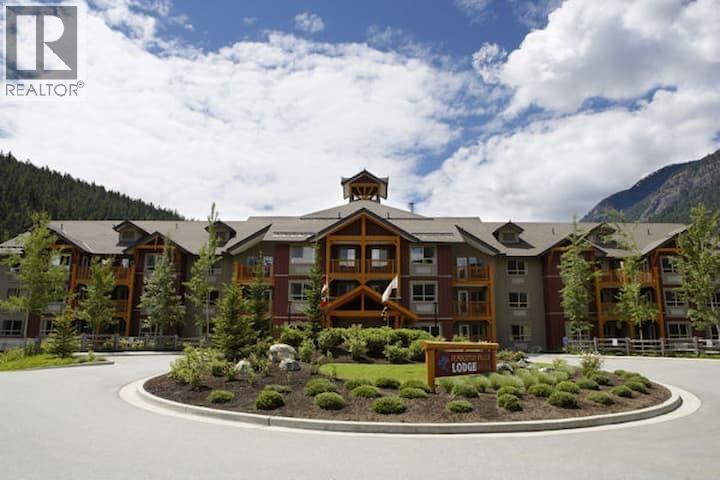 324 1490 Highway 99, Pemberton, British Columbia V0N 2L1 - Photo 1 - R3159543