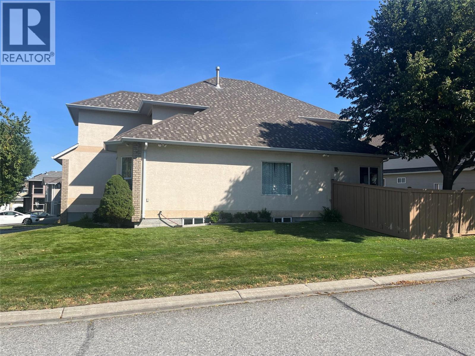2003 Panorama Court, Kamloops, British Columbia  V2E 2S1 - Photo 2 - 10399079