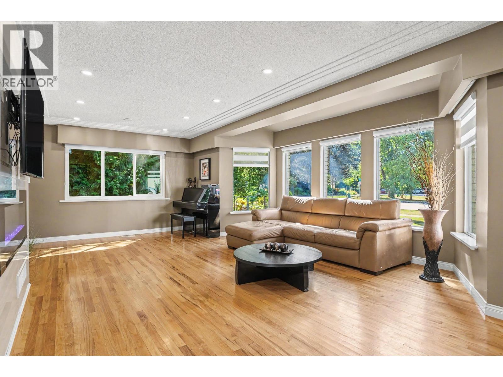 677 Gatensbury Street, Coquitlam, British Columbia V3J 5G9 - Photo 3 - R3159458