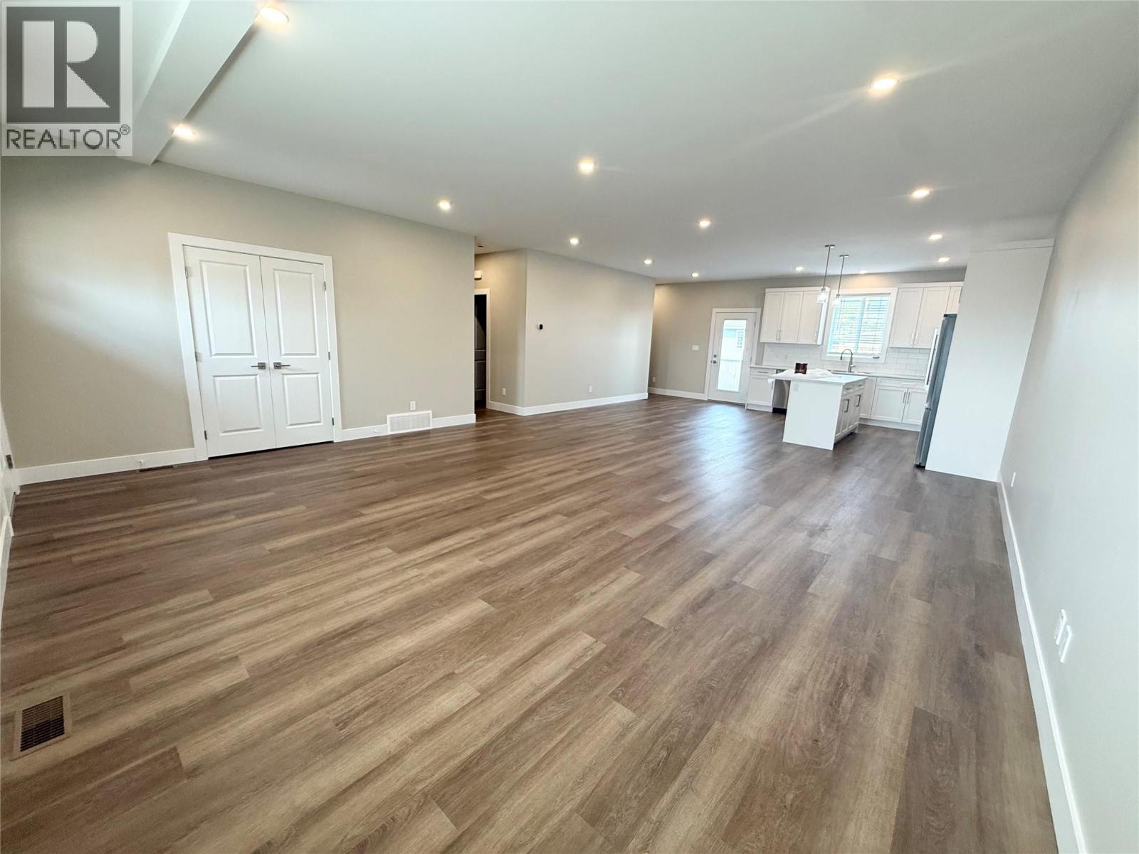 1627 Phillips Street, Merritt, British Columbia  V1K 0B8 - Photo 3 - 10392212