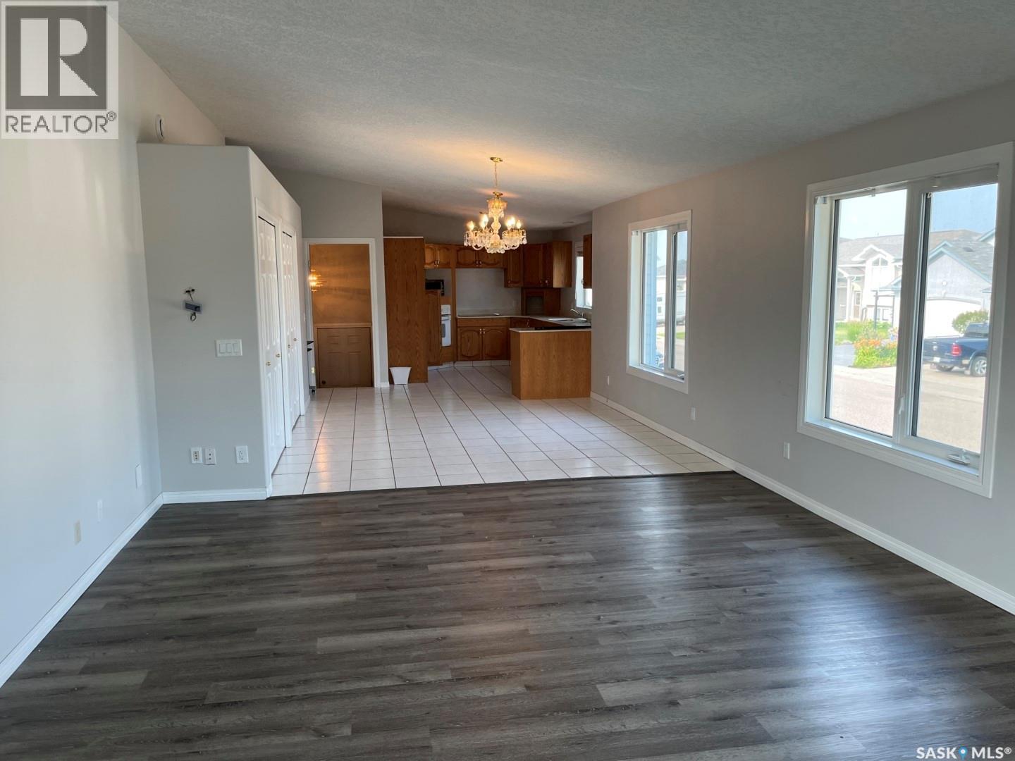 851 Carr Terrace, Saskatoon, Saskatchewan  S7S 1L9 - Photo 4 - SK046876