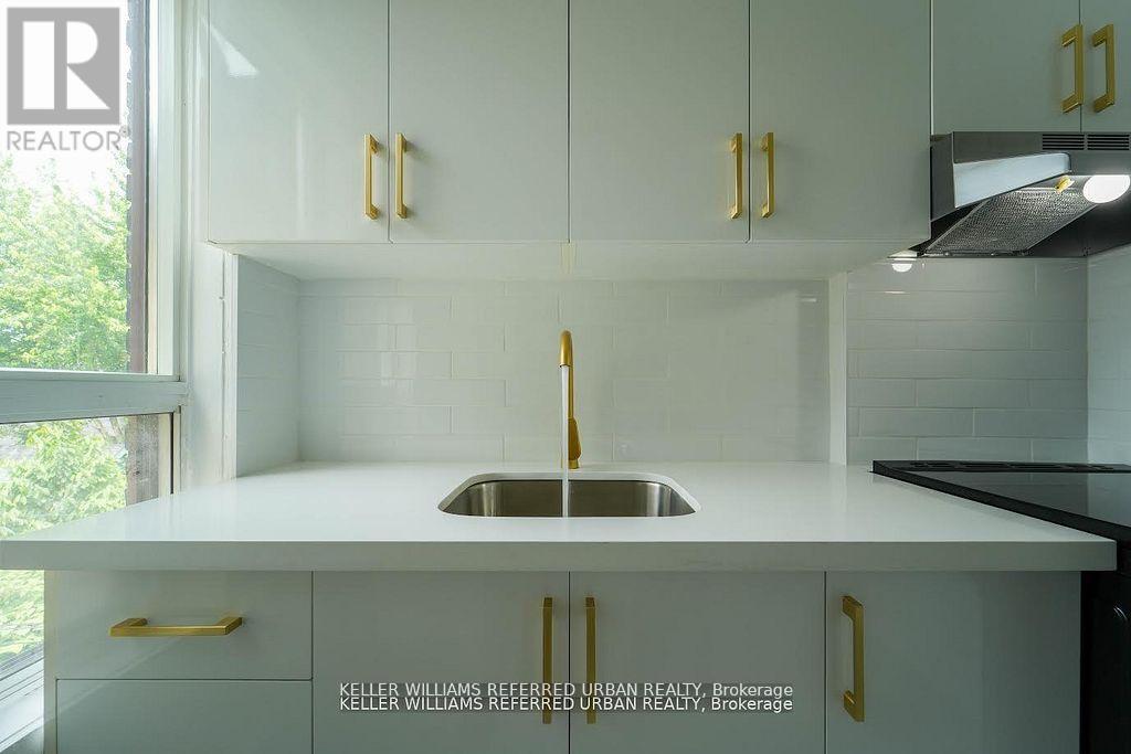 Upper - 1182 Ossington Avenue, Toronto, Ontario  M6G 3W1 - Photo 12 - C13720396