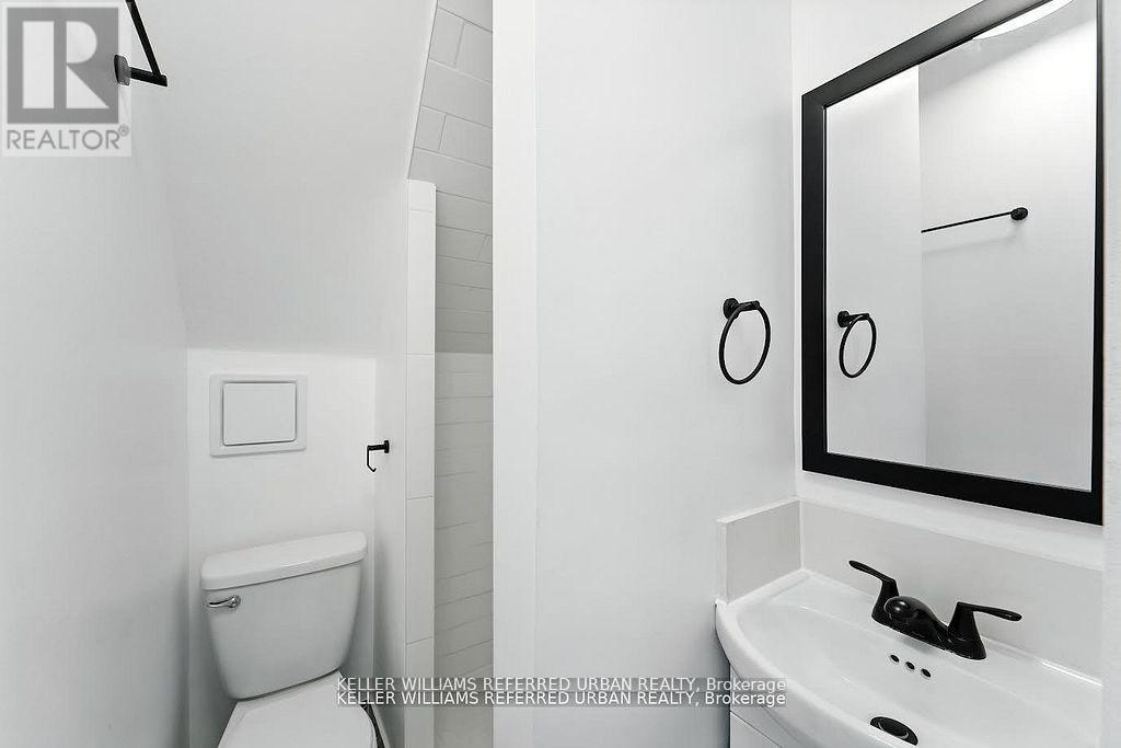 Upper - 1182 Ossington Avenue, Toronto, Ontario  M6G 3W1 - Photo 17 - C13720396