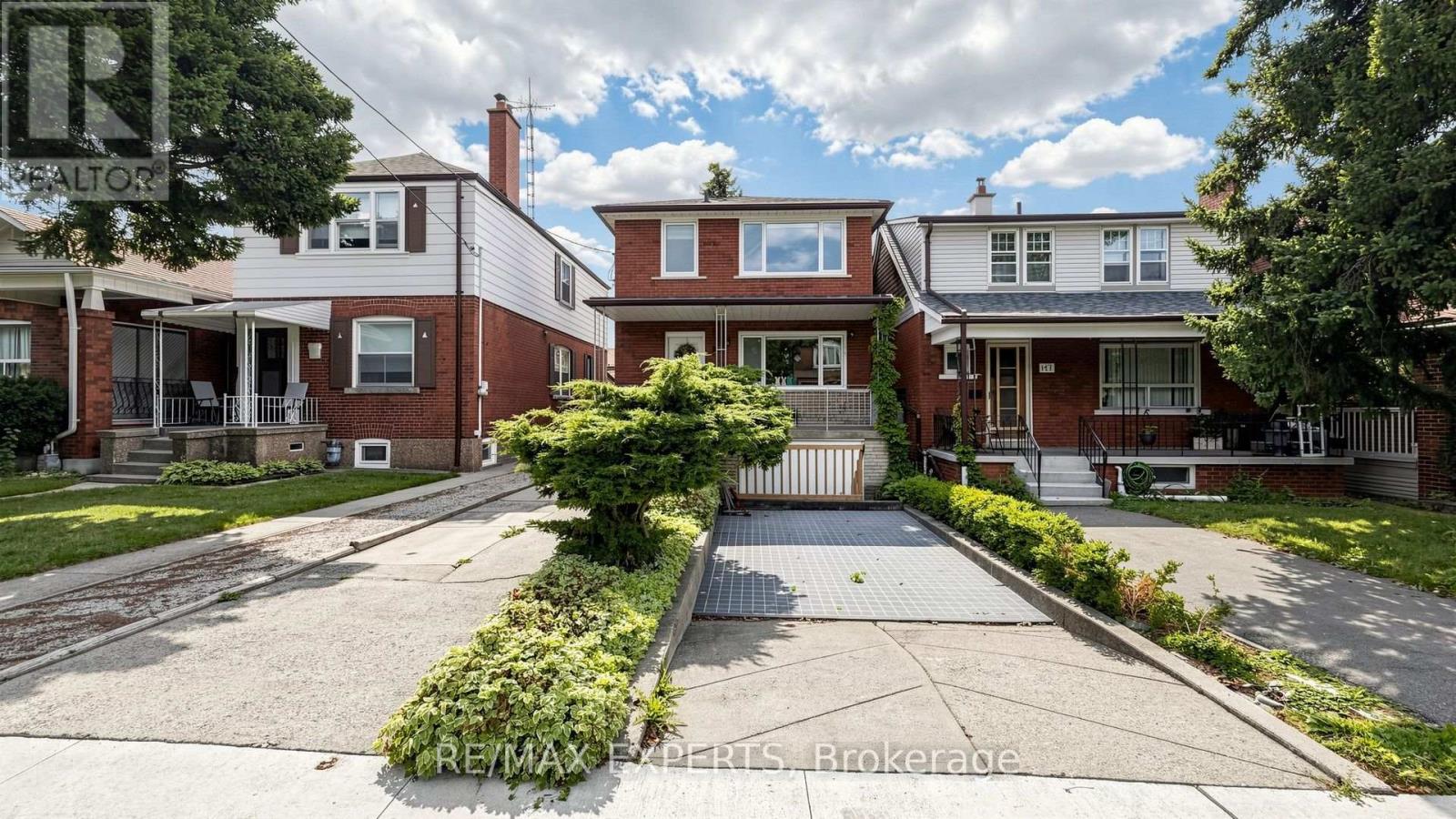 145 GLOUCESTER GROVE, Toronto, Ontario