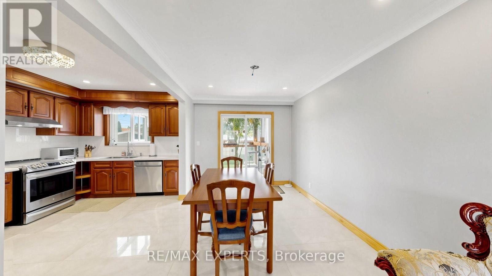 145 Gloucester Grove, Toronto, Ontario  M6C 2A9 - Photo 10 - C13720438