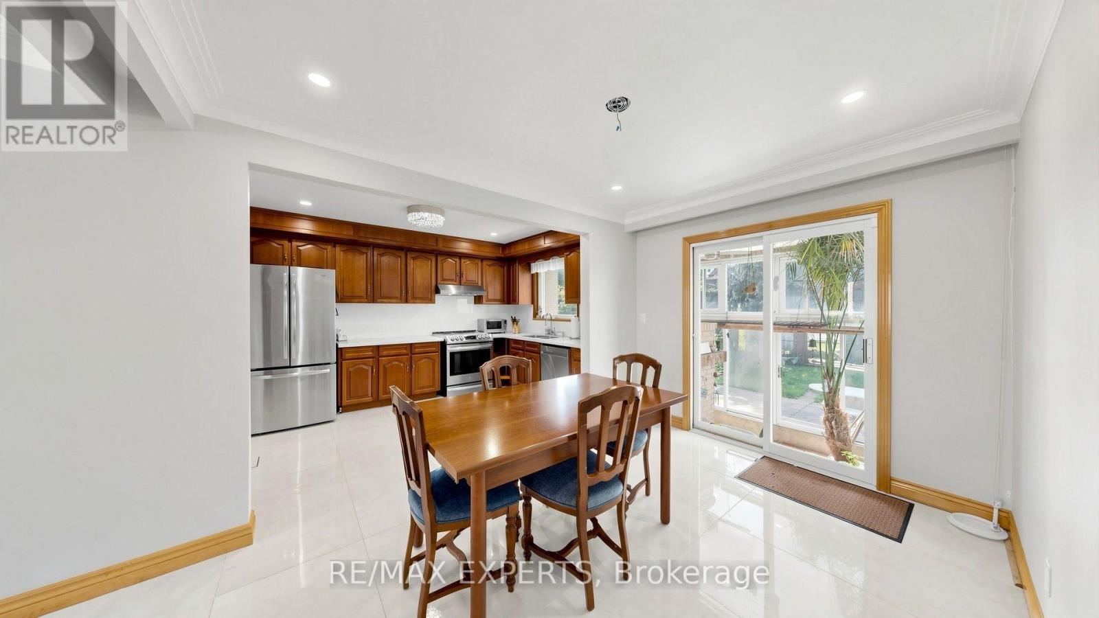 145 Gloucester Grove, Toronto, Ontario  M6C 2A9 - Photo 11 - C13720438