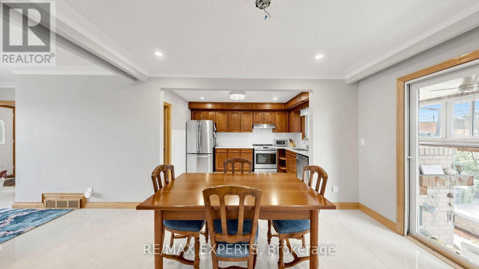 145 Gloucester Grove, Toronto, Ontario  M6C 2A9 - Photo 12 - C13720438