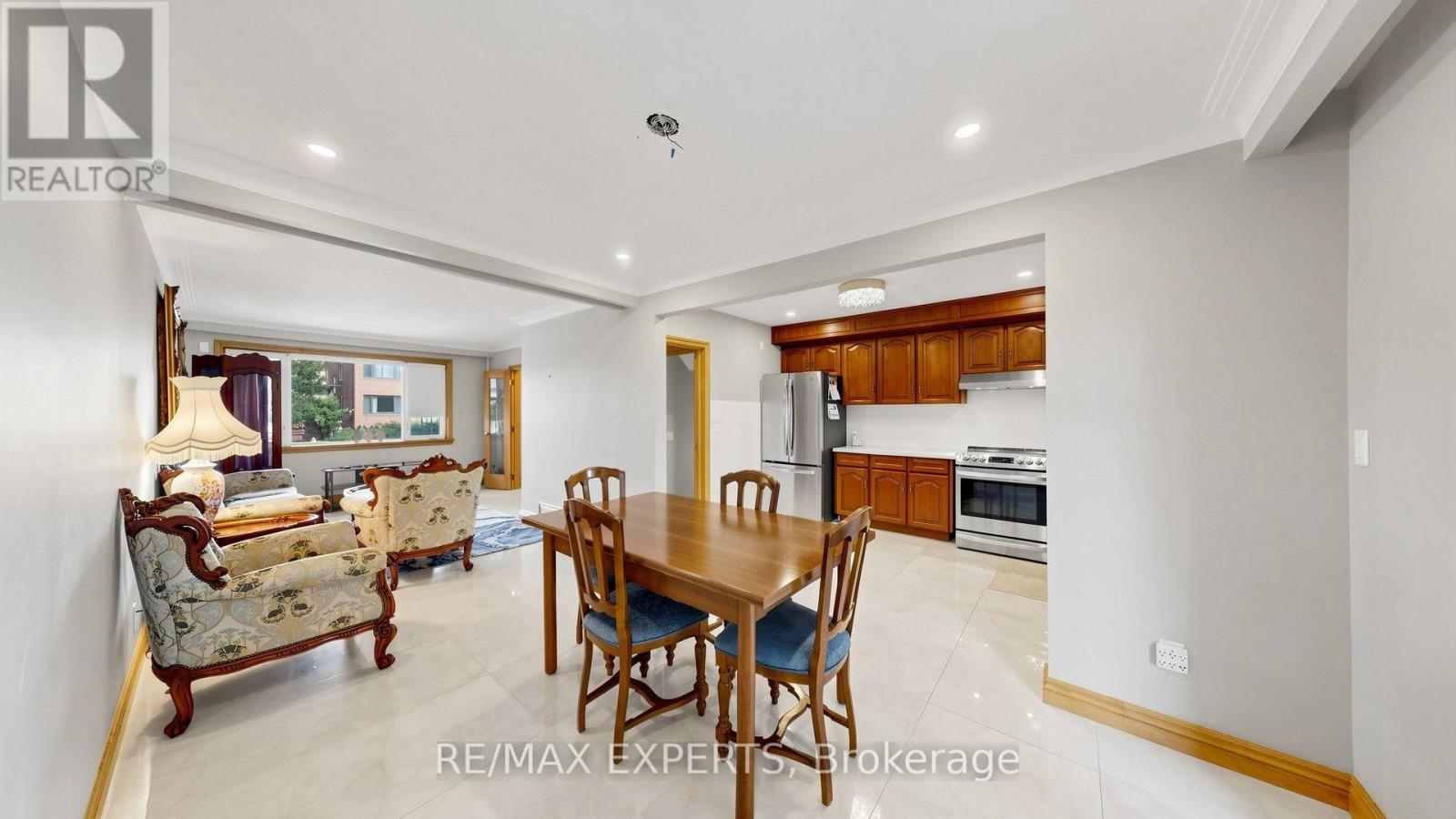 145 Gloucester Grove, Toronto, Ontario  M6C 2A9 - Photo 13 - C13720438