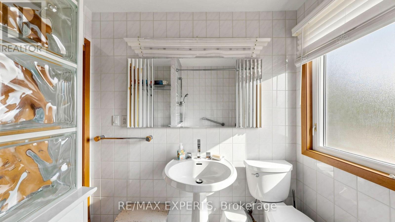145 Gloucester Grove, Toronto, Ontario  M6C 2A9 - Photo 26 - C13720438