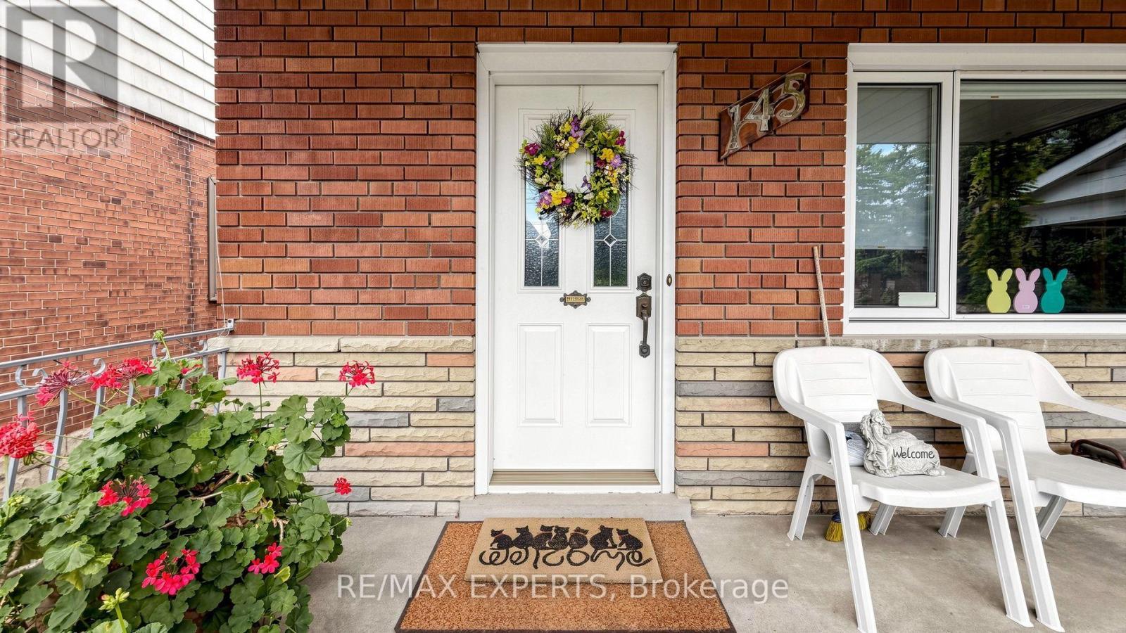 145 Gloucester Grove, Toronto, Ontario  M6C 2A9 - Photo 4 - C13720438