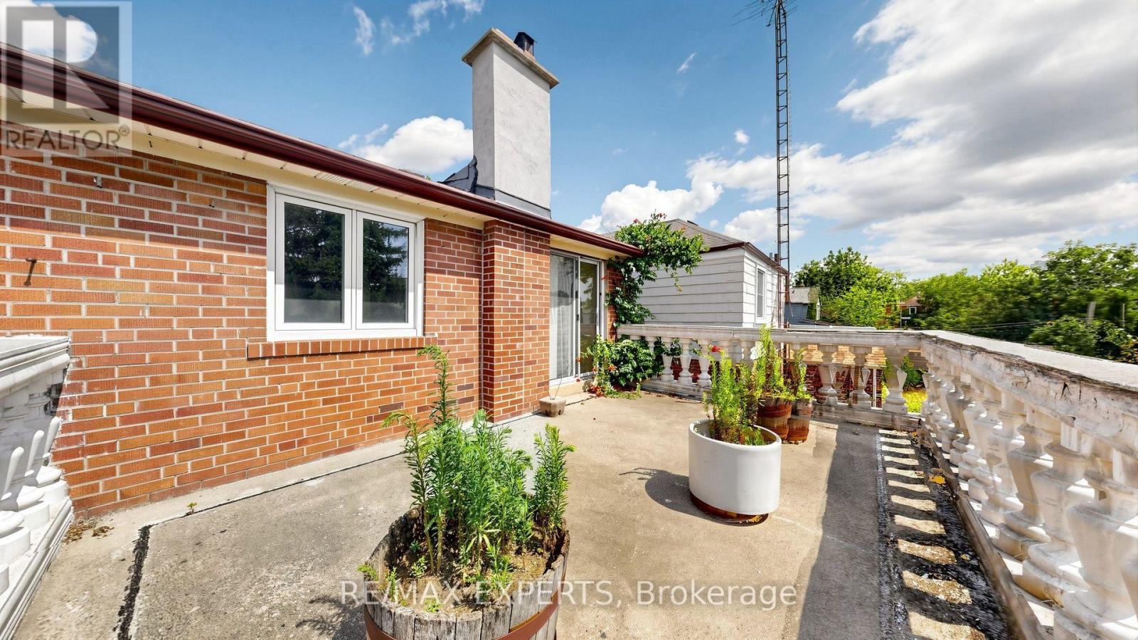 145 Gloucester Grove, Toronto, Ontario  M6C 2A9 - Photo 40 - C13720438