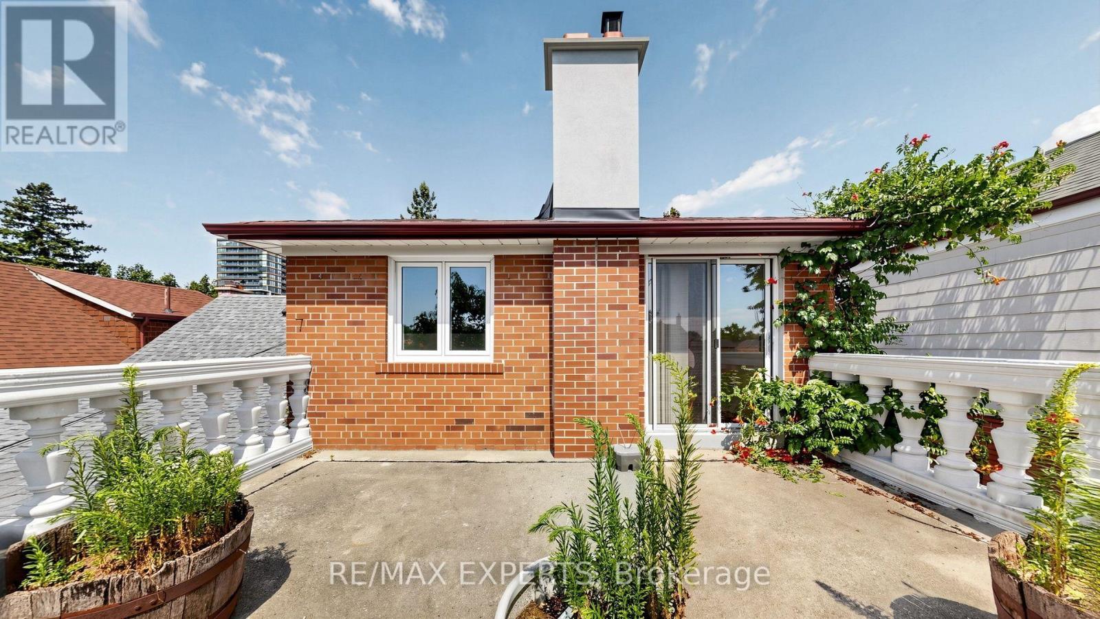 145 Gloucester Grove, Toronto, Ontario  M6C 2A9 - Photo 41 - C13720438