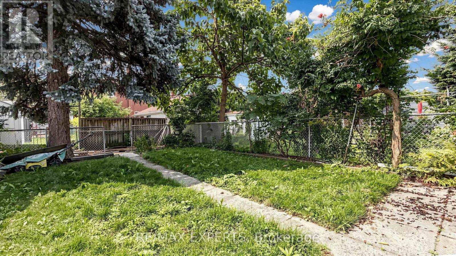 145 Gloucester Grove, Toronto, Ontario  M6C 2A9 - Photo 49 - C13720438