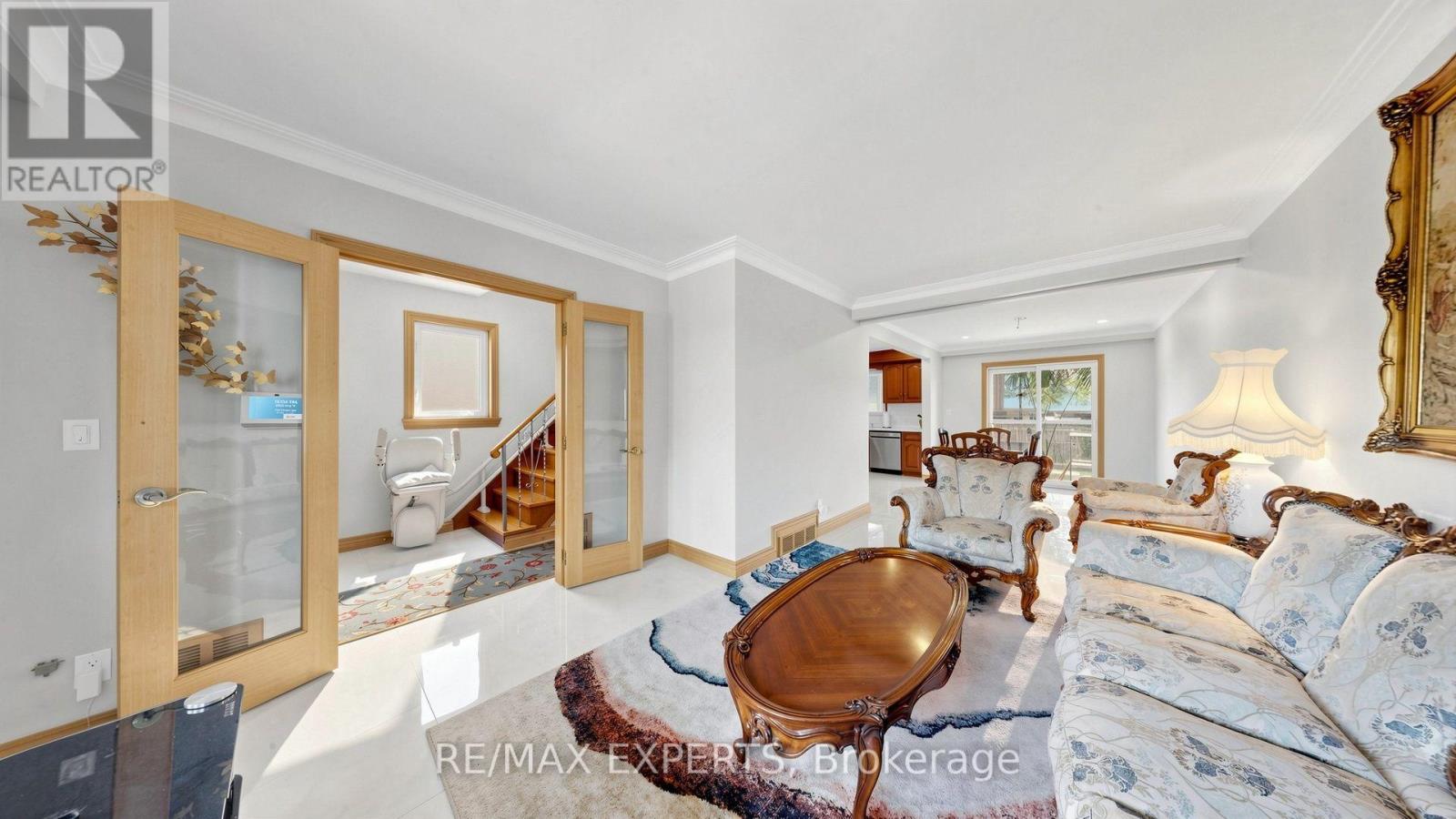 145 Gloucester Grove, Toronto, Ontario  M6C 2A9 - Photo 7 - C13720438