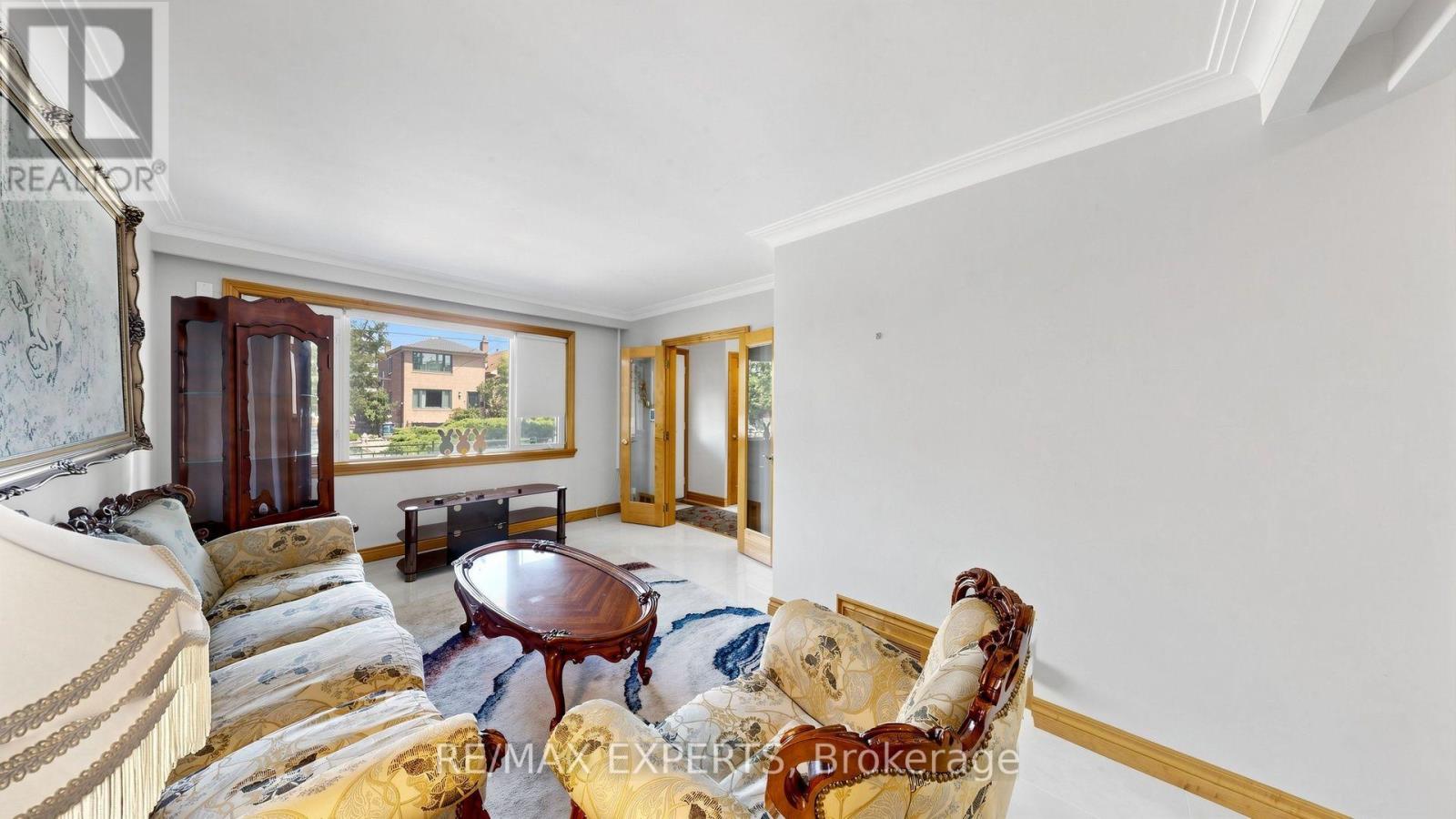 145 Gloucester Grove, Toronto, Ontario  M6C 2A9 - Photo 9 - C13720438