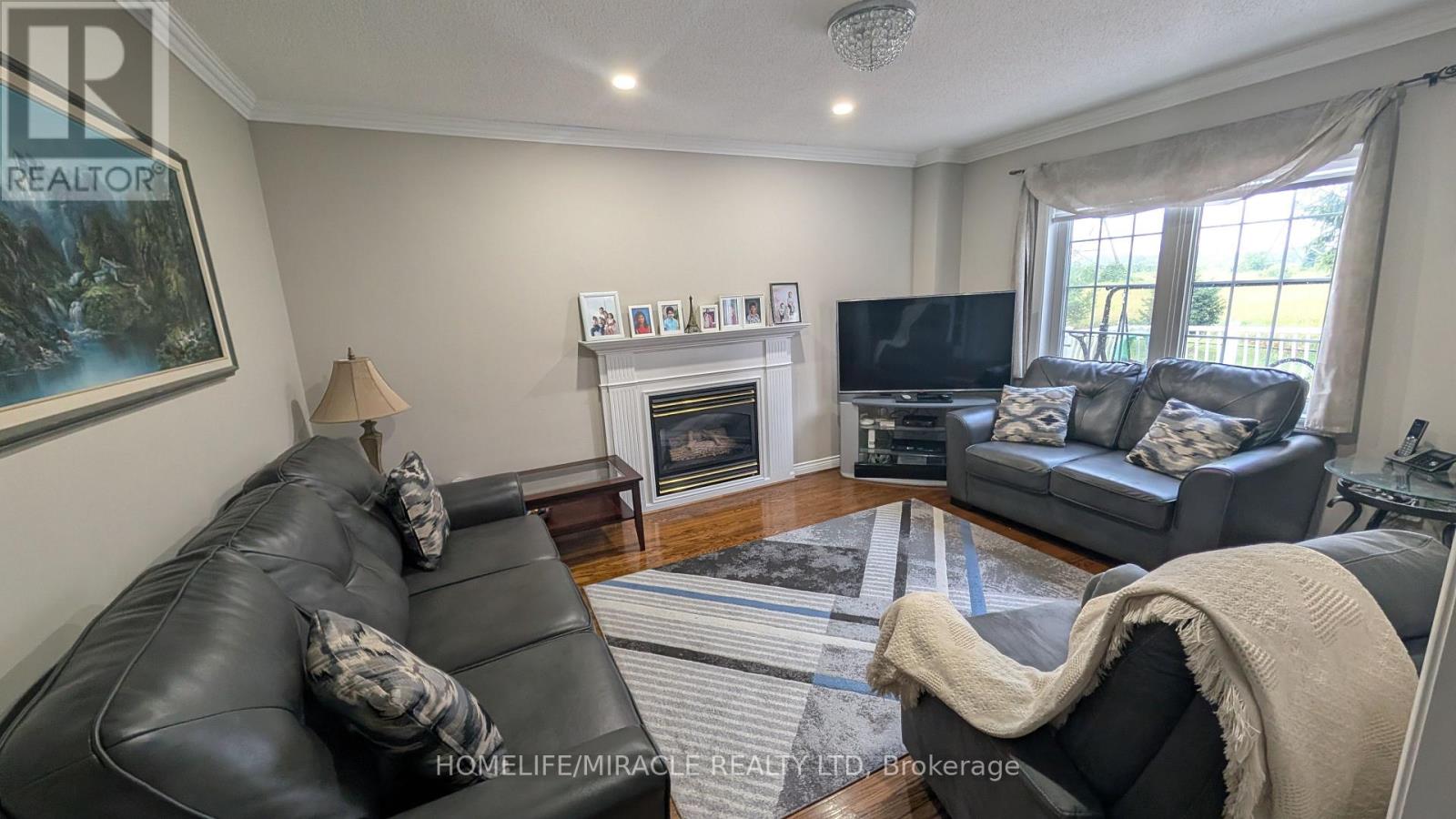 65 Timber Lane, Vaughan, Ontario  L4L 3J6 - Photo 4 - N13720460