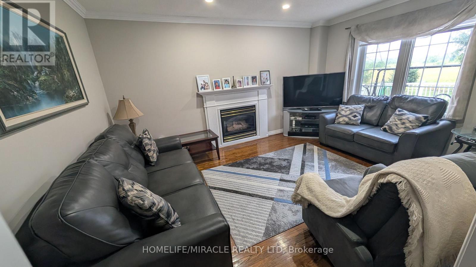 65 Timber Lane, Vaughan, Ontario  L4L 3J6 - Photo 5 - N13720460