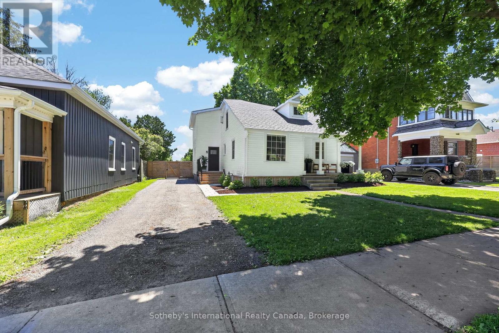131 Bruce Street S, Blue Mountains, Ontario  N0H 2P0 - Photo 2 - X13720450