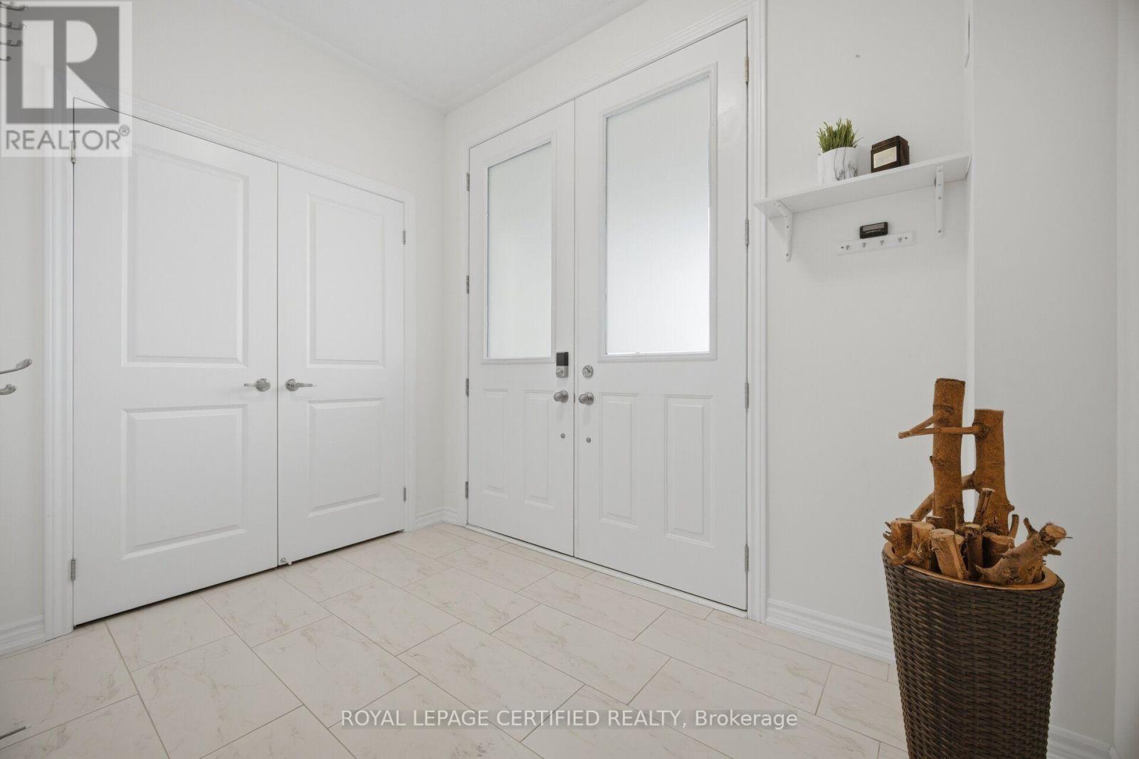29 Lippa Drive, Caledon, Ontario  L7C 4M3 - Photo 2 - W13720404
