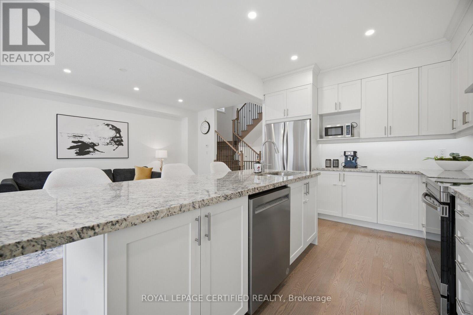 29 Lippa Drive, Caledon, Ontario  L7C 4M3 - Photo 4 - W13720404