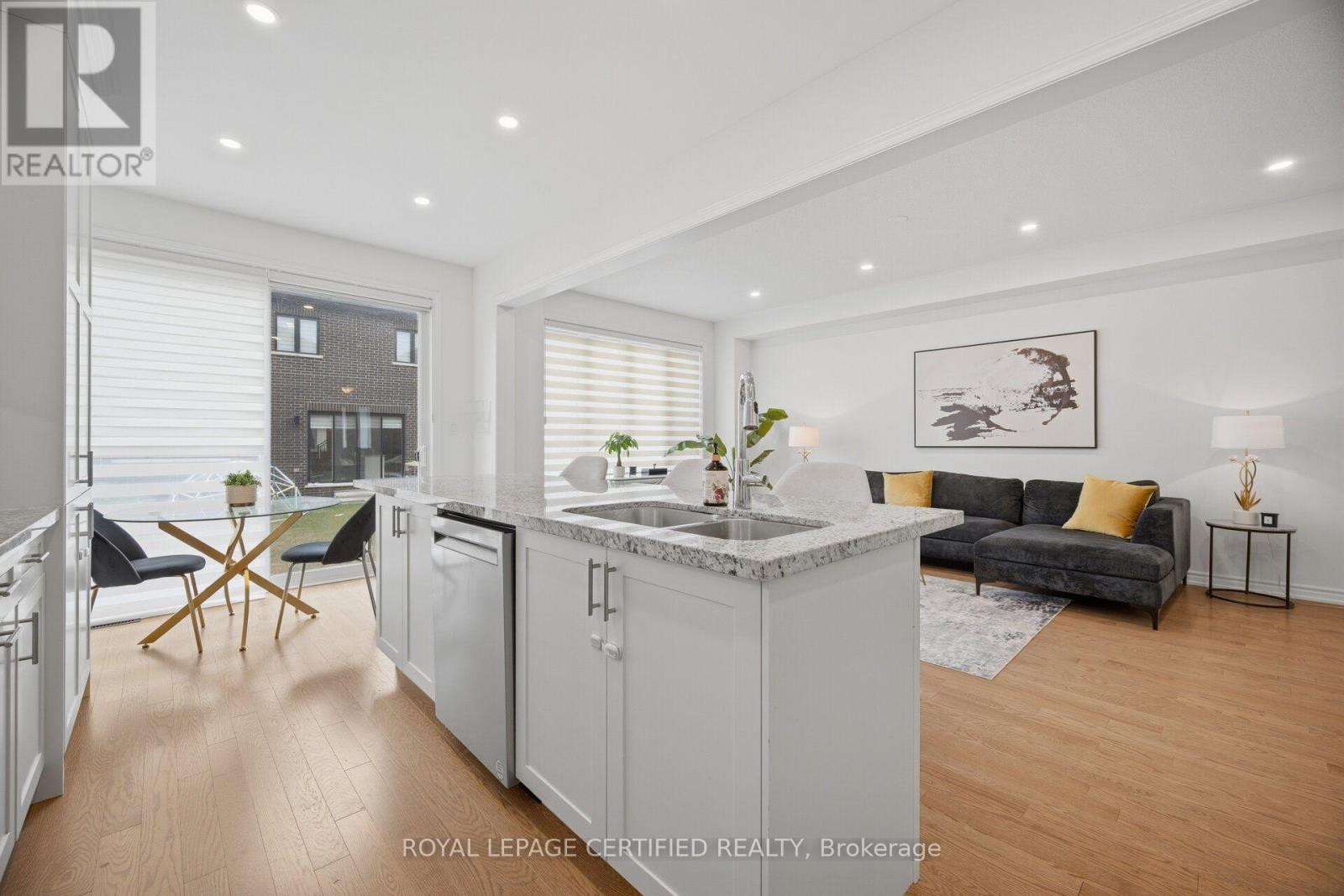 29 Lippa Drive, Caledon, Ontario  L7C 4M3 - Photo 6 - W13720404
