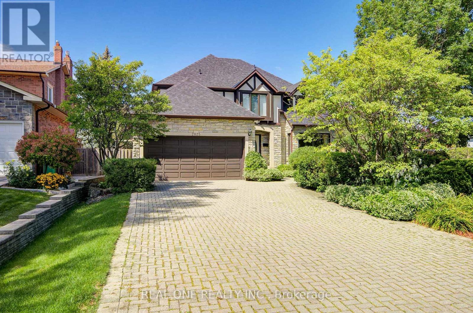 2025 Burbank Drive, Mississauga, Ontario  L5L 2T6 - Photo 3 - W13720412