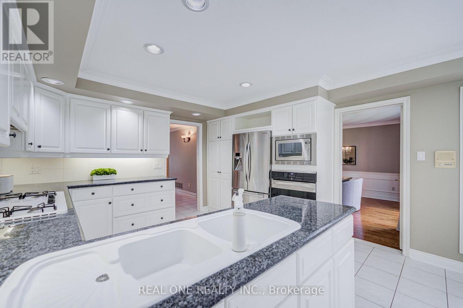 2025 Burbank Drive, Mississauga, Ontario  L5L 2T6 - Photo 37 - W13720412