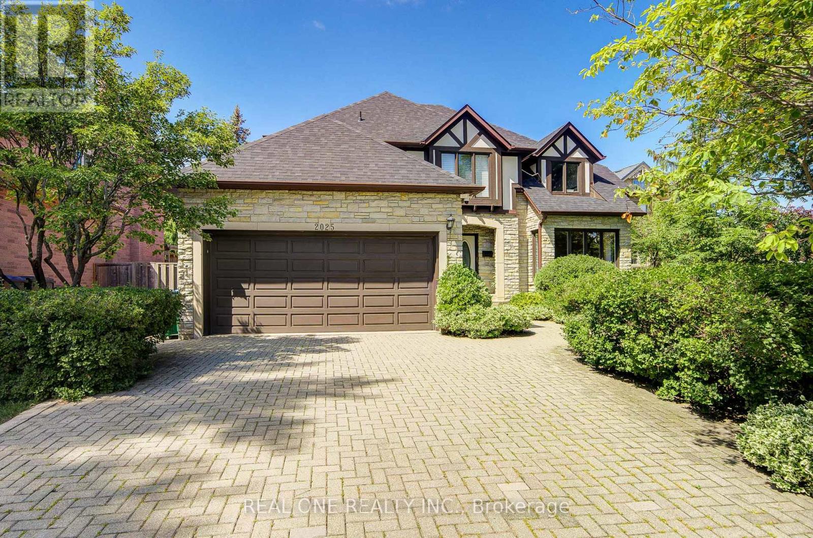 2025 Burbank Drive, Mississauga, Ontario  L5L 2T6 - Photo 4 - W13720412