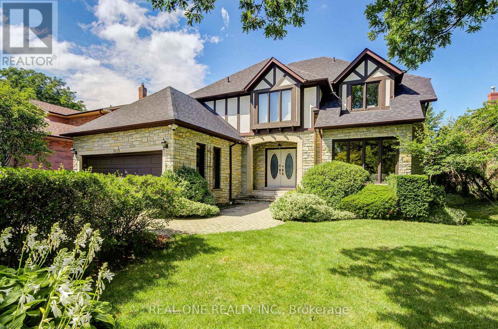 2025 Burbank Drive, Mississauga, Ontario  L5L 2T6 - Photo 5 - W13720412