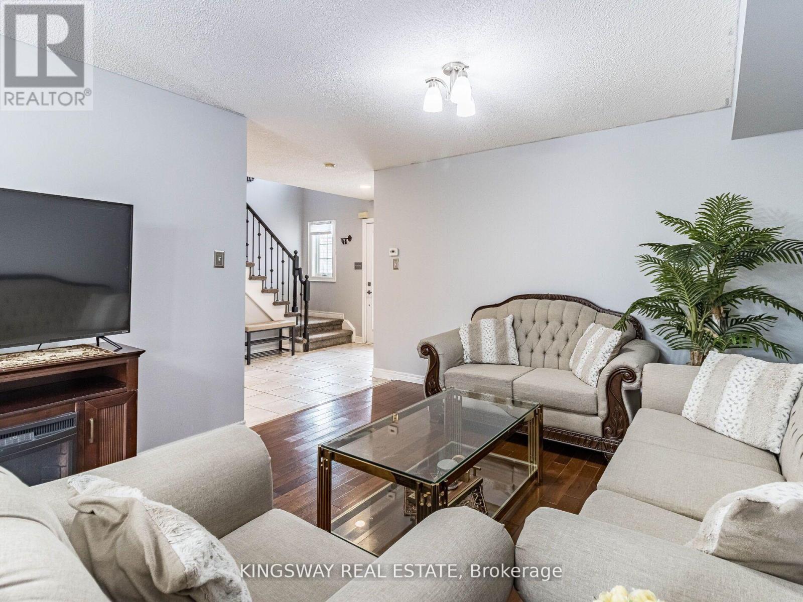 570 Enfield Road, Burlington, Ontario  L7T 2X5 - Photo 11 - W13720474