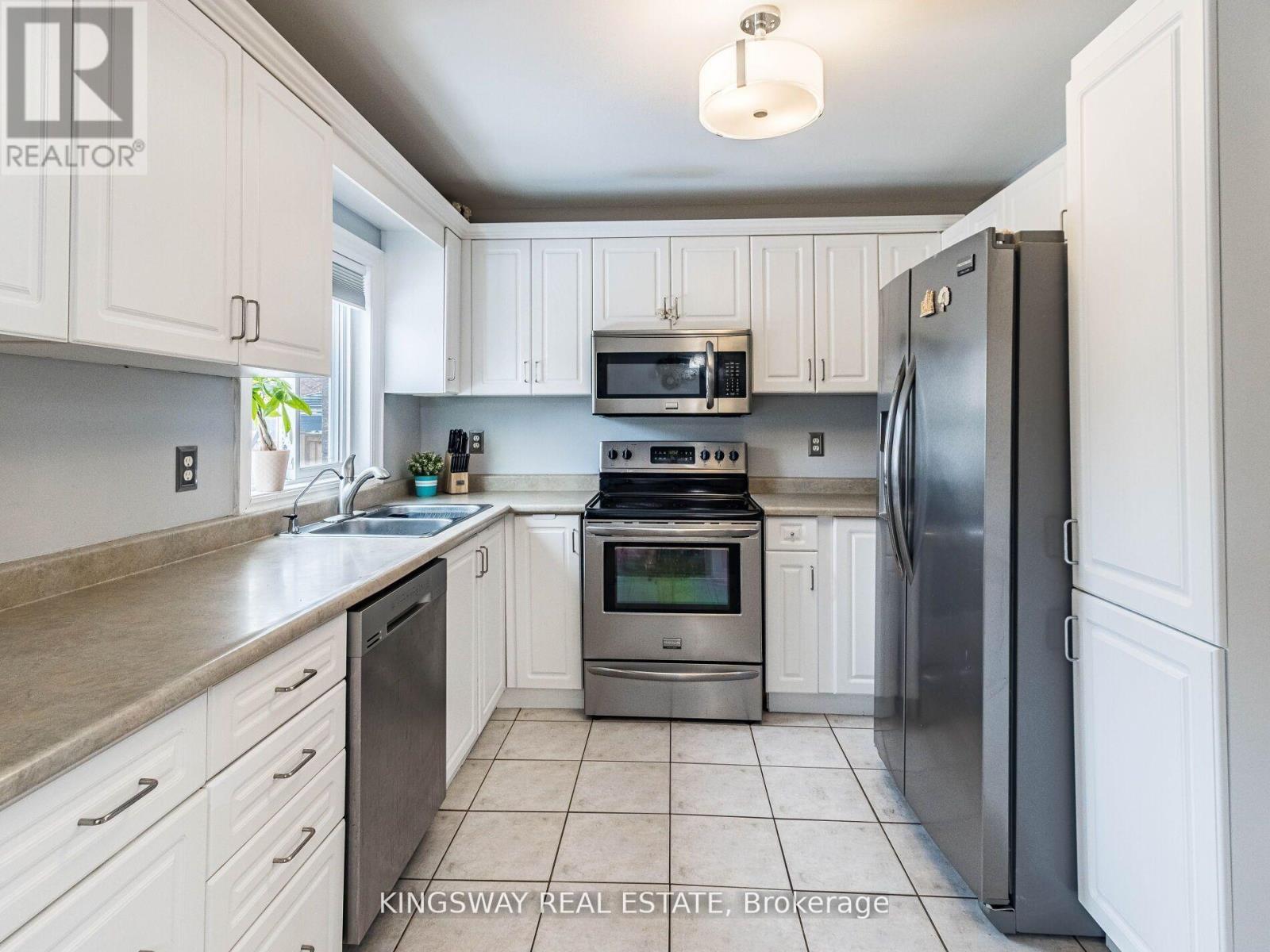 570 Enfield Road, Burlington, Ontario  L7T 2X5 - Photo 13 - W13720474