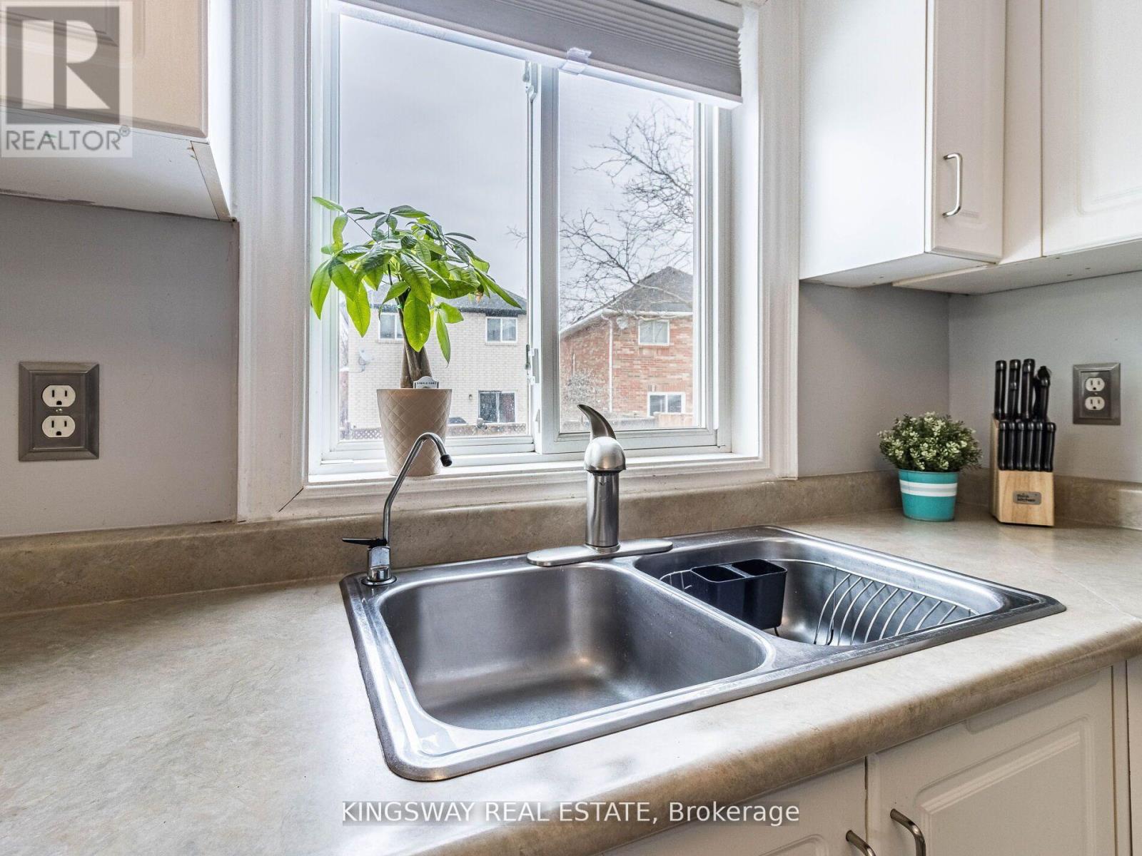 570 Enfield Road, Burlington, Ontario  L7T 2X5 - Photo 15 - W13720474