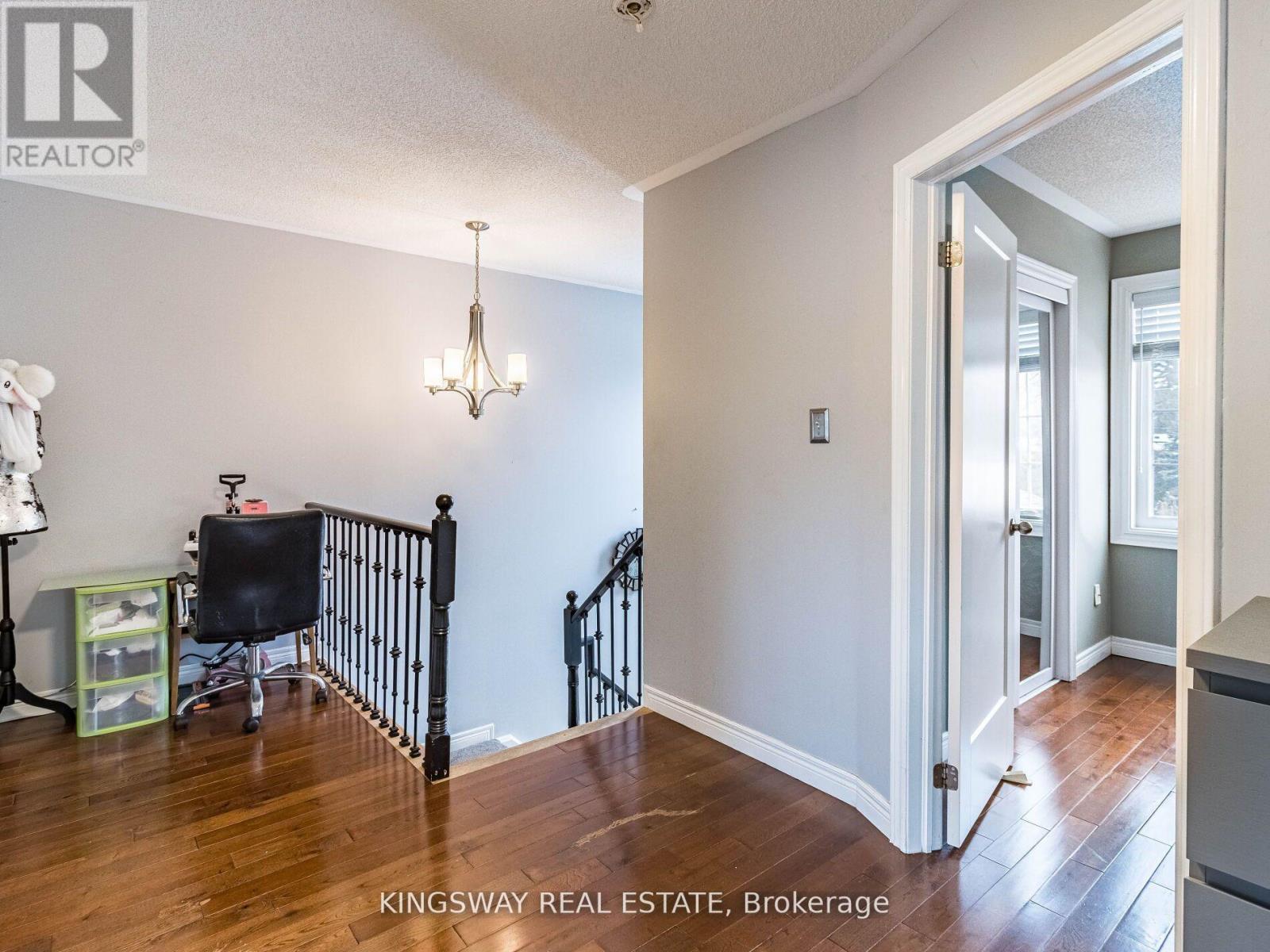 570 Enfield Road, Burlington, Ontario  L7T 2X5 - Photo 19 - W13720474