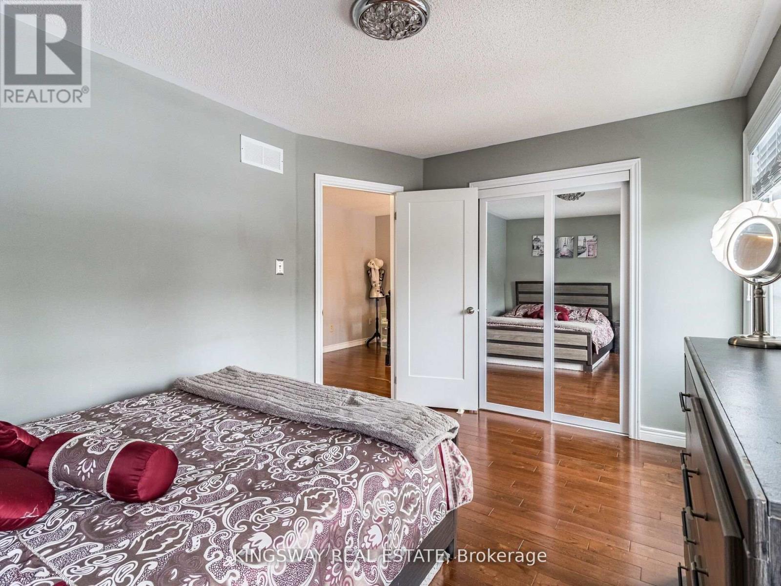 570 Enfield Road, Burlington, Ontario  L7T 2X5 - Photo 23 - W13720474