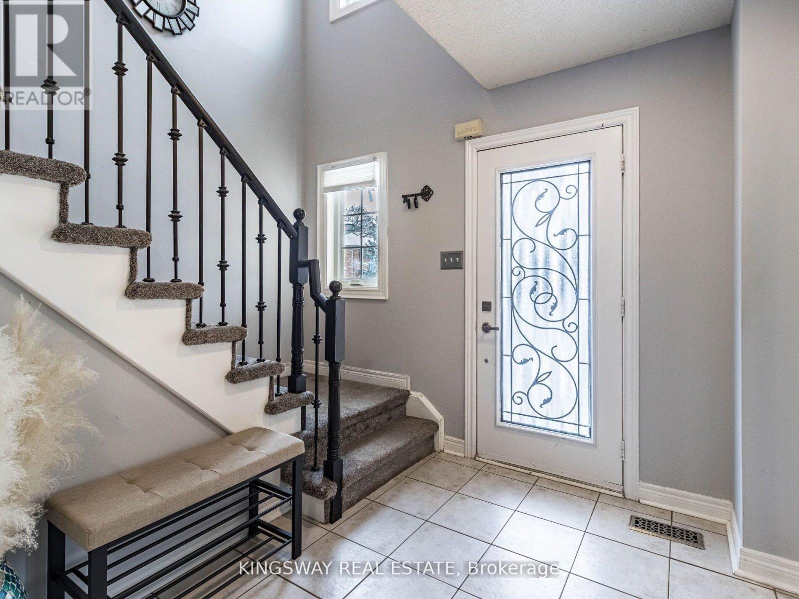 570 Enfield Road, Burlington, Ontario  L7T 2X5 - Photo 5 - W13720474