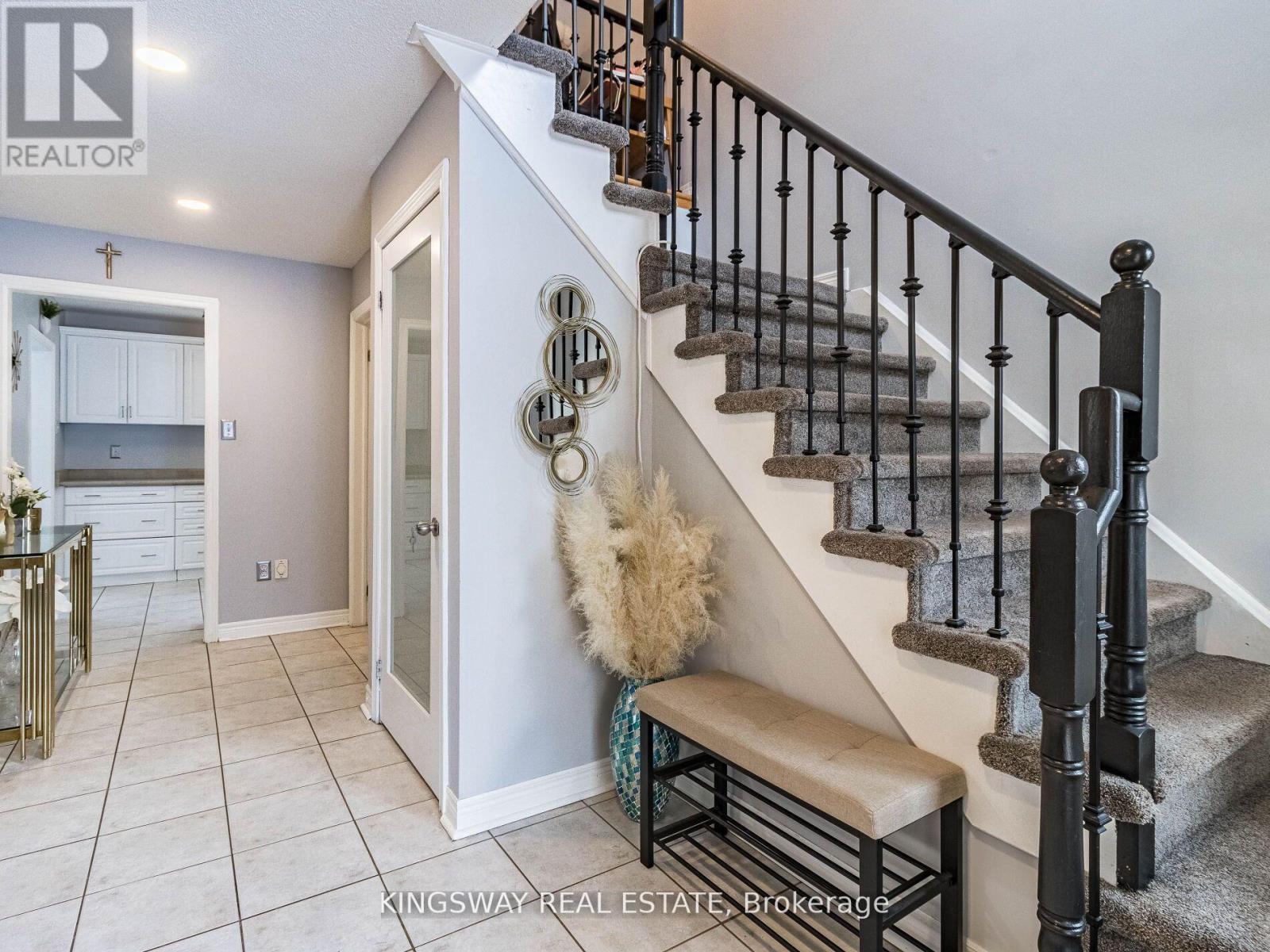 570 Enfield Road, Burlington, Ontario  L7T 2X5 - Photo 6 - W13720474