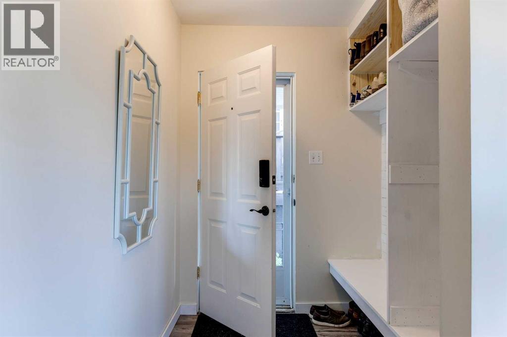 1333 Rosehill Drive NW, Calgary, Alberta  T2K 1M3 - Photo 3 - A2325224