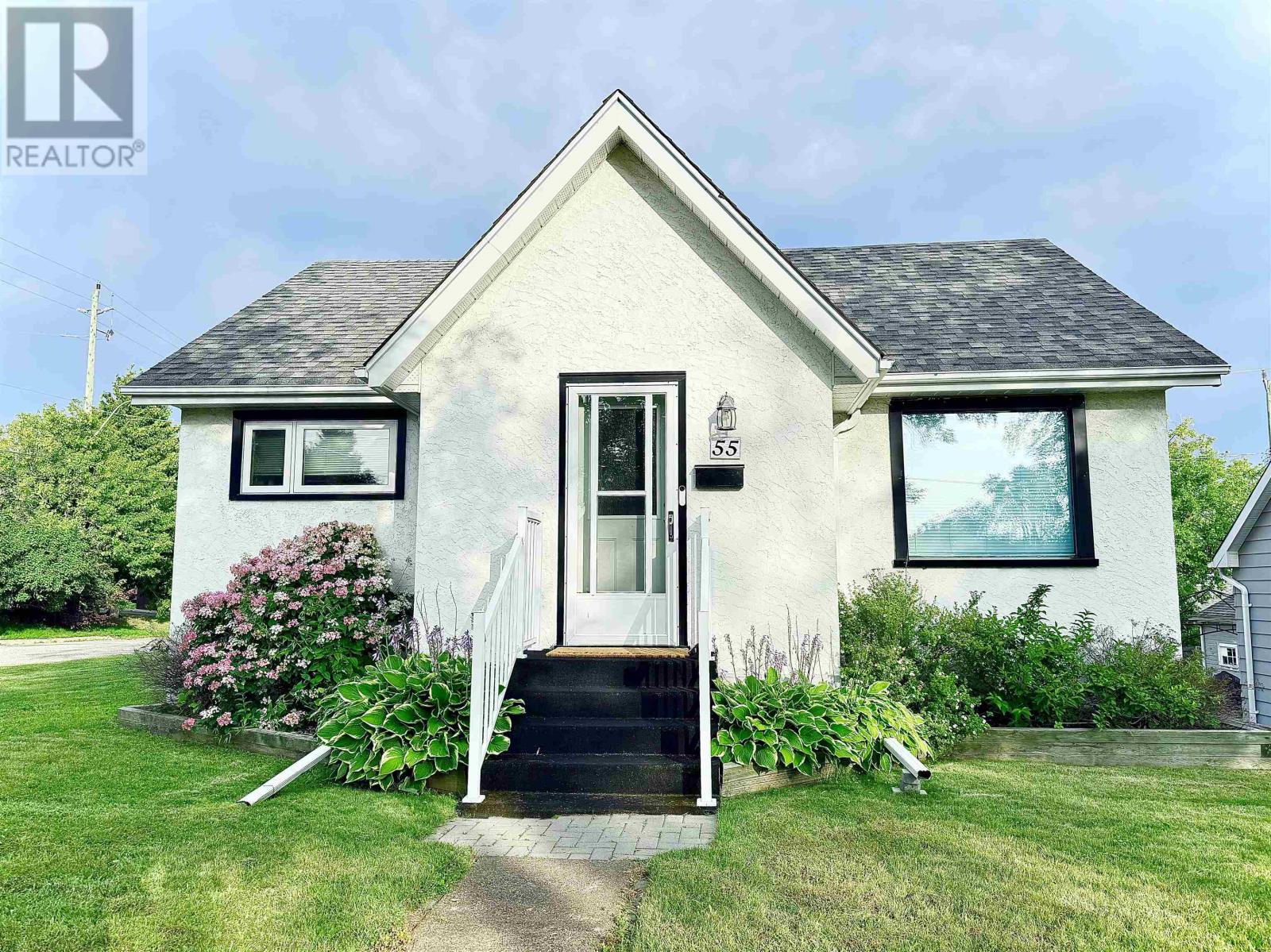 55 Ray BLVD, Thunder Bay, Ontario