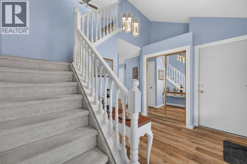 61 Somervale Point SW, Calgary, Alberta  T2Y 3K4 - Photo 3 - A2332638