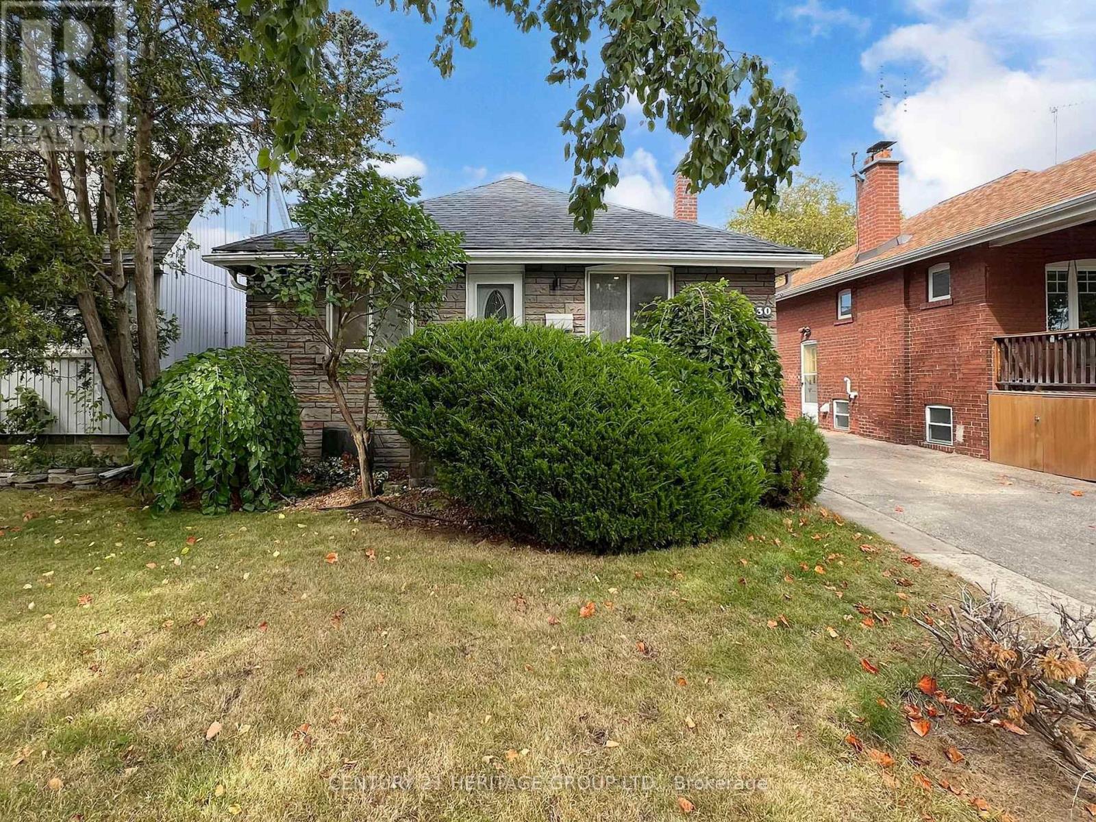 LOWER UNIT - 30 STRUTHERS STREET, Toronto, Ontario